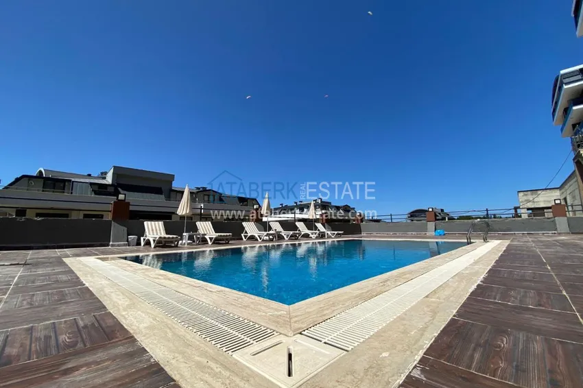 Dwupoziomowy penthouse 2+1 z widokiem na morze i góry w centrum Alanyi 5 
