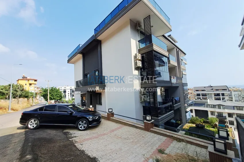 Dwupoziomowy penthouse 2+1 z widokiem na morze i góry w centrum Alanyi 7 