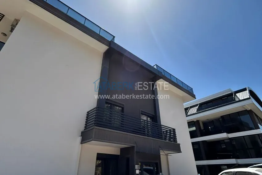 Dwupoziomowy penthouse 2+1 z widokiem na morze i góry w centrum Alanyi 8 