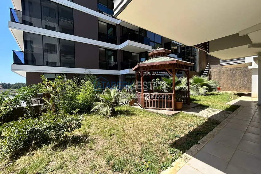 Dwupoziomowy penthouse 2+1 z widokiem na morze i góry w centrum Alanyi 9 