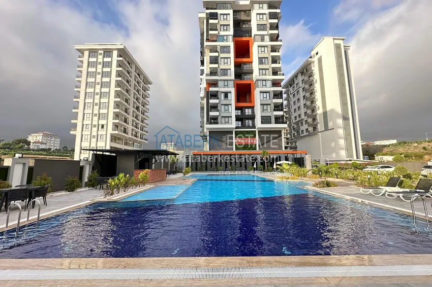 2+1 apartment with furniture, glazed balcony and sea view in the center of Mahmutlar, Alanya 2 