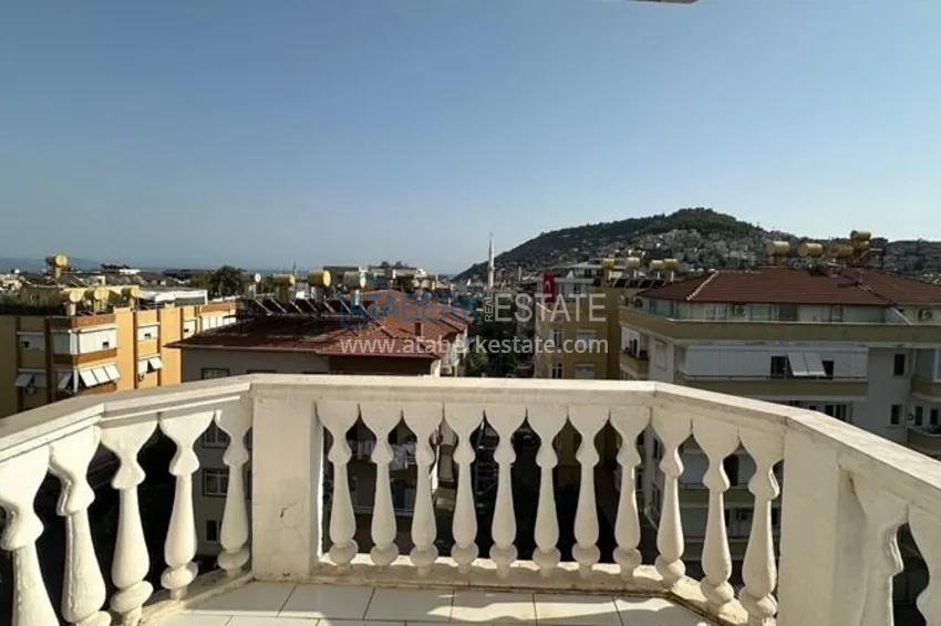 2+1 apartment with a residence permit in the center of Alanya — furniture, view of the fortress 1 