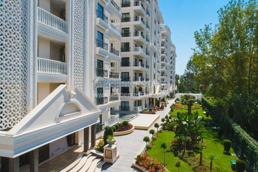 Luxury real estate on the first line in Alanya: stylish apartment, VIP-level complex, Oba district 3