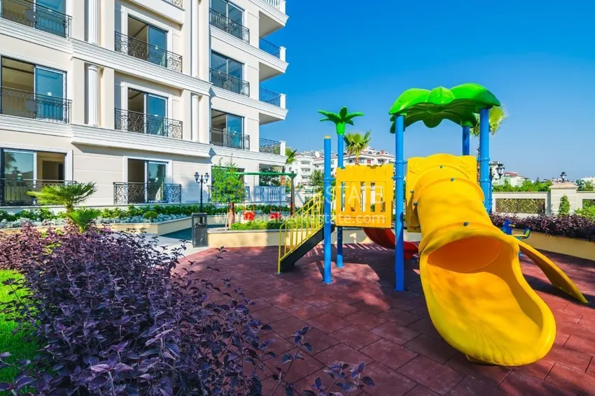 Luxury real estate on the first line in Alanya: stylish apartment, VIP-level complex, Oba district 10