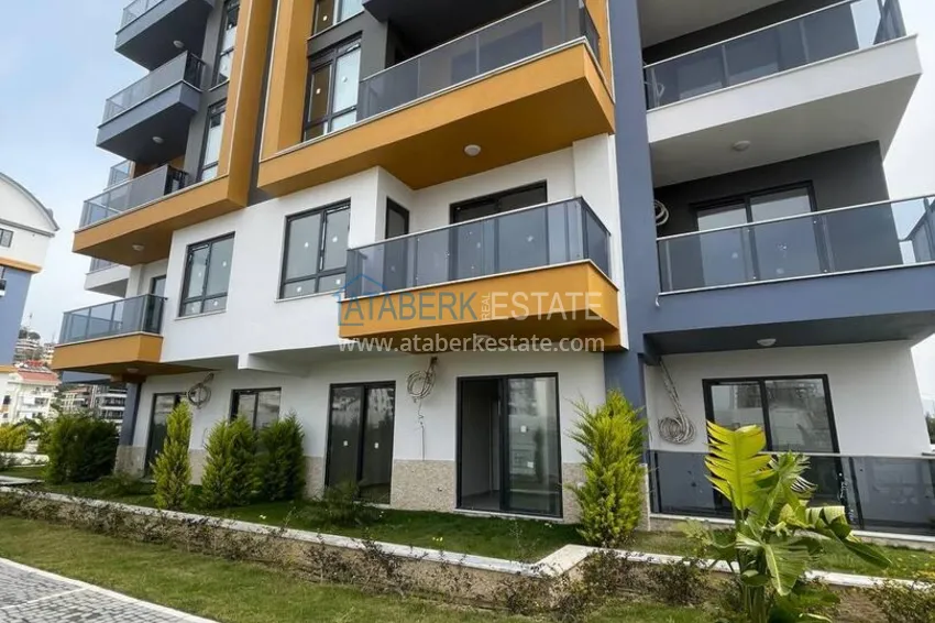 One bedroom apartment with access to the garden from an investor in Gazipasa 9 