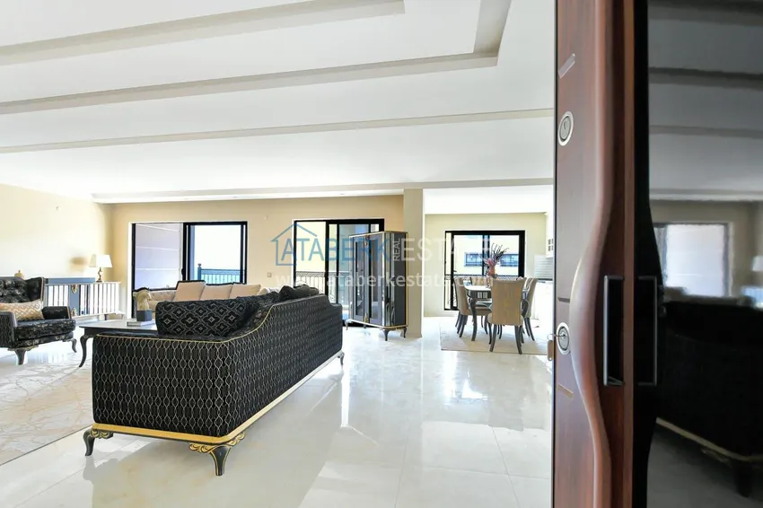 Purchase 3+1 penthouse duplex in Kargicak — turnkey, suitable for citizenship 1