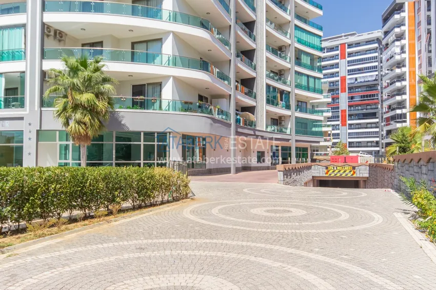Turnkey 1+1 75 m² apartment with sea view in Mahmutlar 13