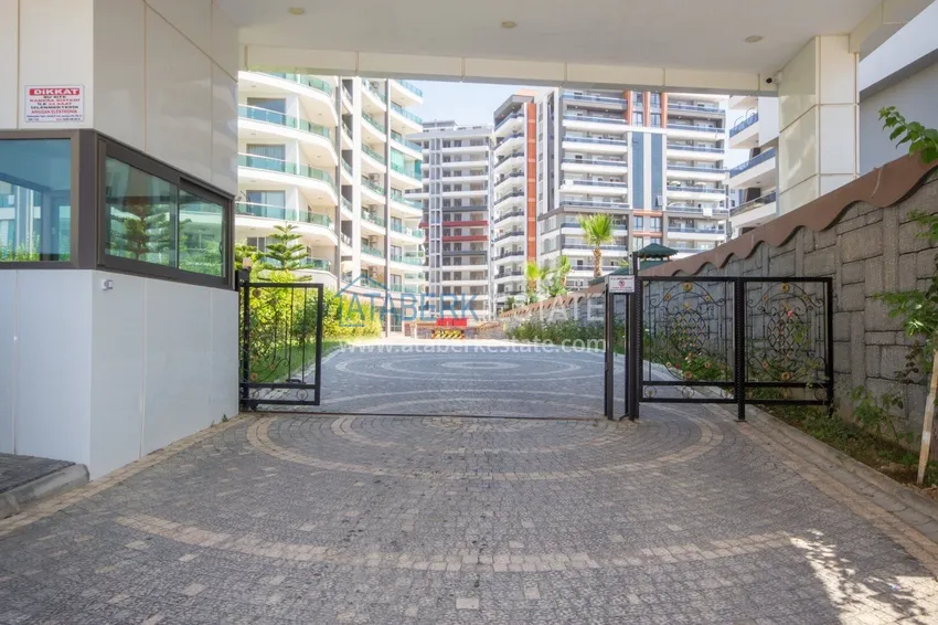 Turnkey 1+1 75 m² apartment with sea view in Mahmutlar 4
