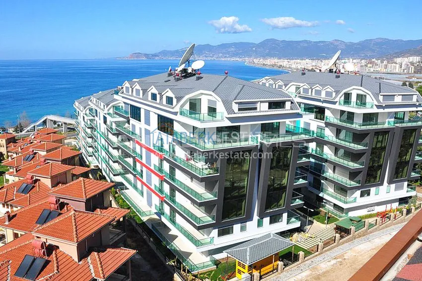 Garden duplex 3+1 in Kargicak with furniture - property under citizenship 4 