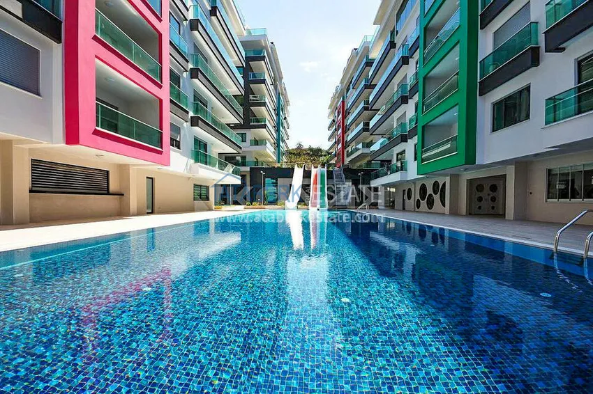 Garden duplex 3+1 in Kargicak with furniture - property under citizenship 5 
