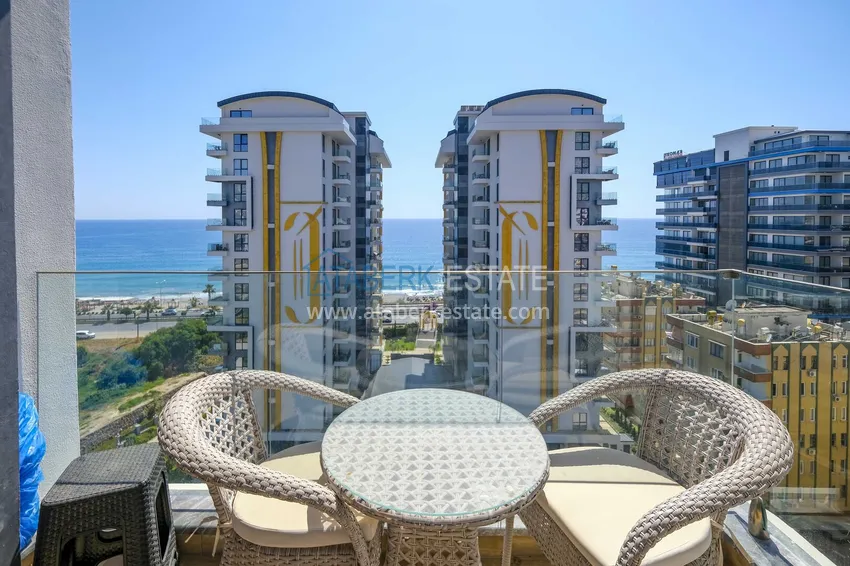 Kupuj Apartament 1+1 przy plaży w Mahmutlar — umeblowany i z panoramicznym widokiem na morze 12 