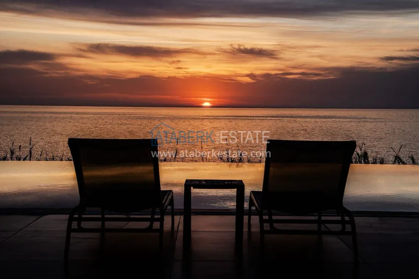 1+1 apartment on the first line in Kargicak - premium complex 18