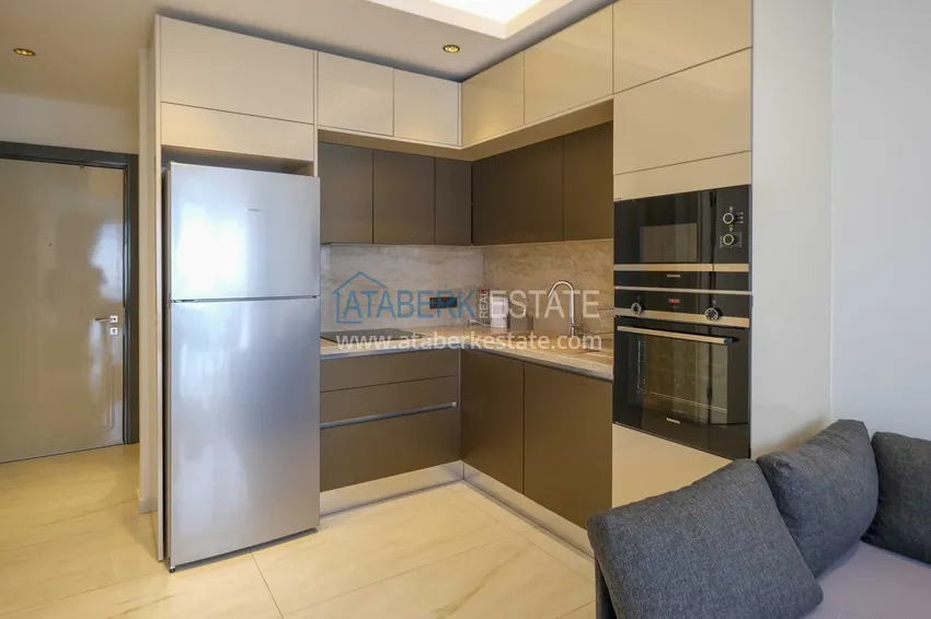 Kupuj Apartament 1+1 przy plaży w Mahmutlar — umeblowany i z panoramicznym widokiem na morze 2 