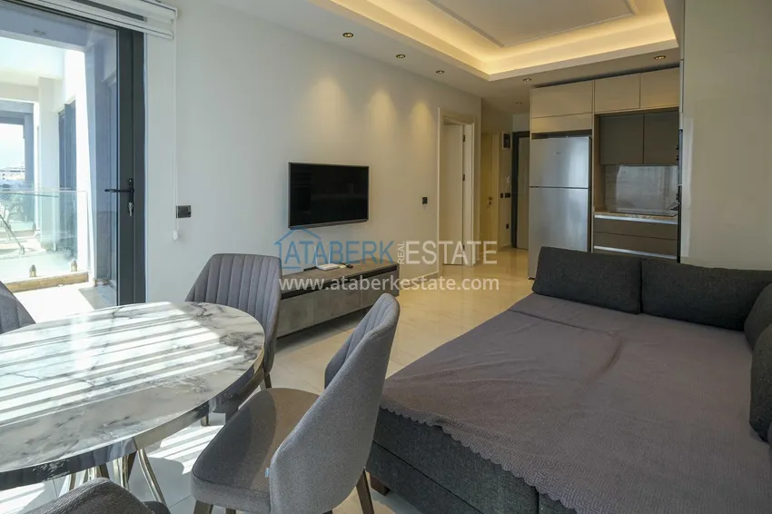 Kupuj Apartament 1+1 przy plaży w Mahmutlar — umeblowany i z panoramicznym widokiem na morze 4 