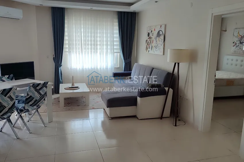 Kupuj Apartament 1+1 w Tosmur z meblami krok od morza — nadaje się do uzyskania zezwolenia na pobyt 4 