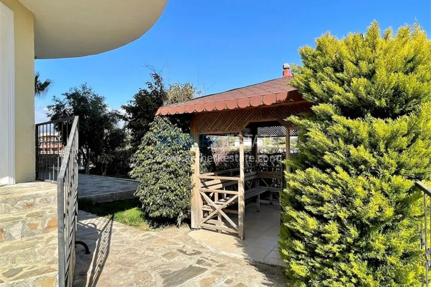 2+1 apartment with furniture and access to the garden in the Avsallar area 7