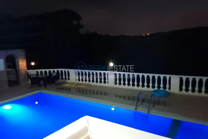 Private villa 5+3 in the Oba area — three-storey with furniture, suitable for a residence permit 8