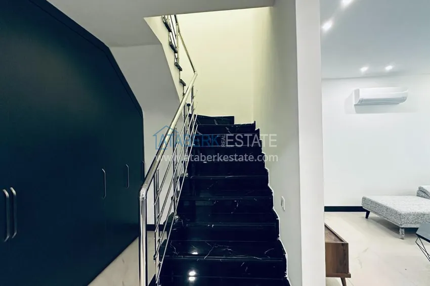 Purchase Дуплекс-пентхаус 2+1 с дизайнерским ремонтом в премиальном комплексе в Алании, район Оба 1