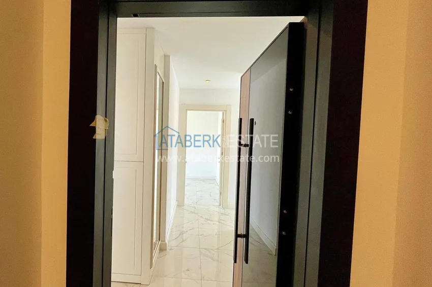 Purchase 2+1 apartment with a view in the center of Alanya, Cleopatra beach area 1