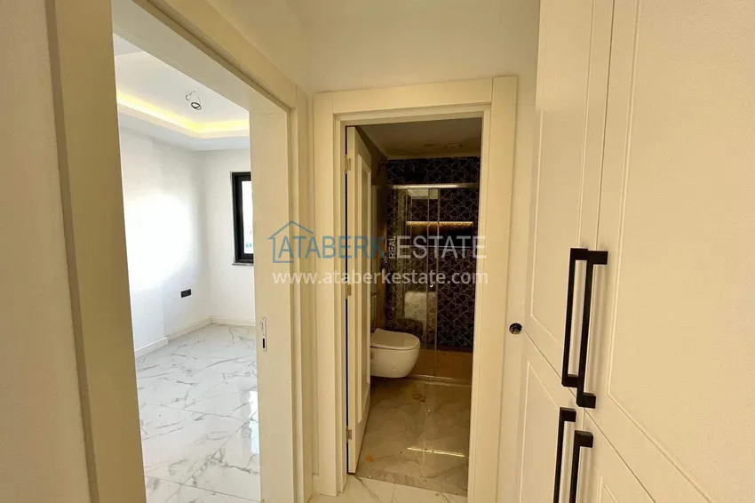 Purchase 2+1 apartment with a view in the center of Alanya, Cleopatra beach area 13