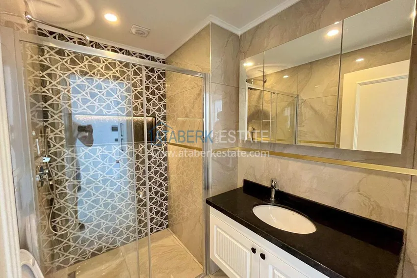 Purchase 2+1 apartment with a view in the center of Alanya, Cleopatra beach area 15