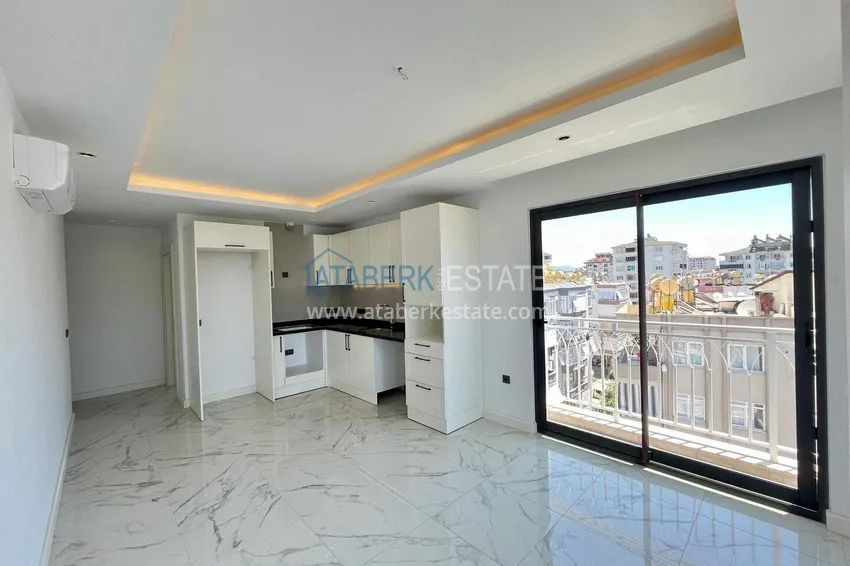 Purchase 2+1 apartment with a view in the center of Alanya, Cleopatra beach area 4