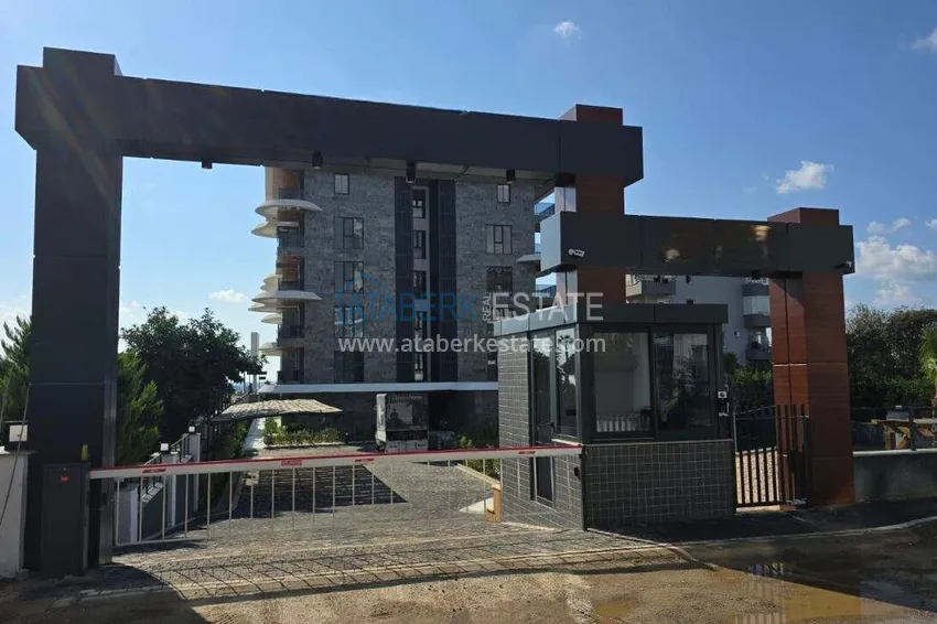 1+1 apartment overlooking the sea and the fortress on the beachfront in Kestel 16 
