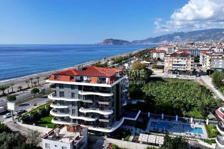 1+1 apartment overlooking the sea and the fortress on the beachfront in Kestel 3 