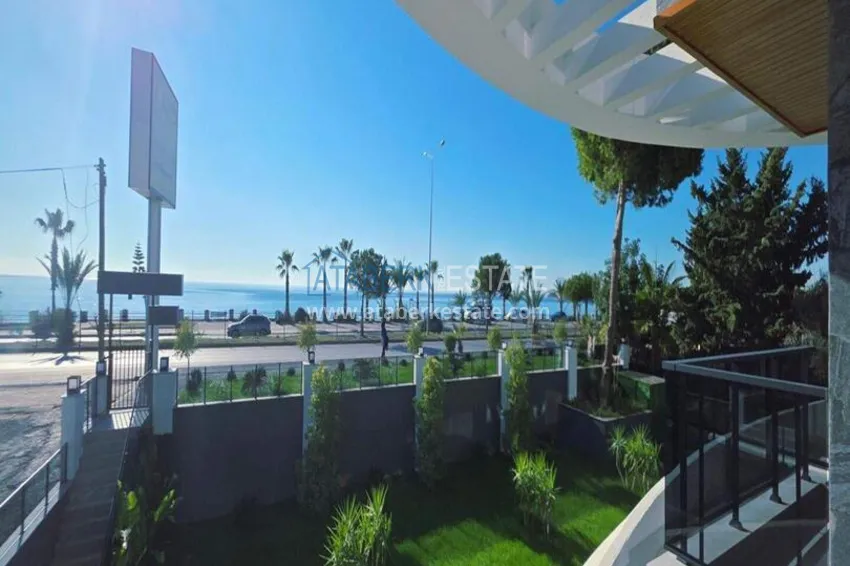 Purchase 1+1 apartment overlooking the sea and the fortress on the beachfront in Kestel 9 