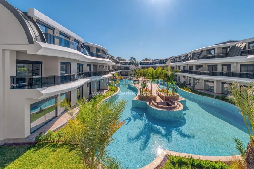 Dwupoziomowy penthouse 3+1 w Avsallar - luksusowym kompleksie rodzinnym 4 