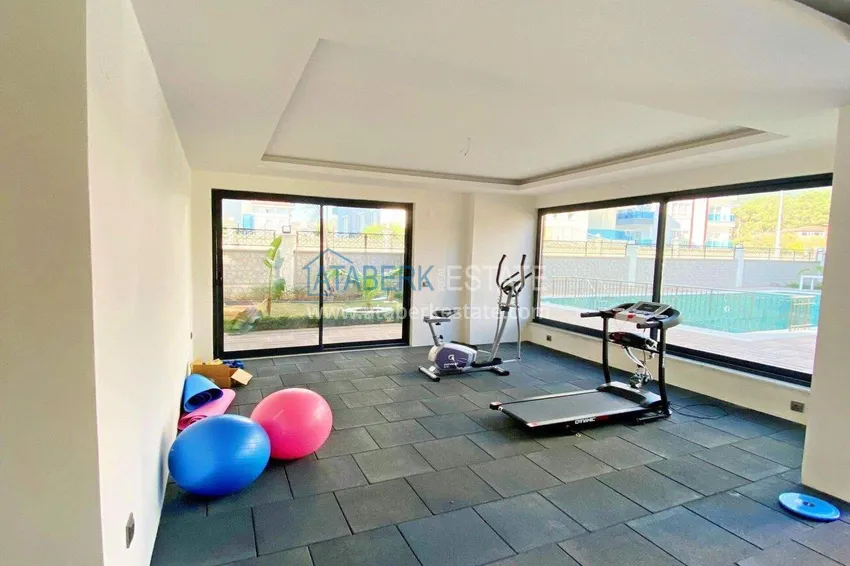 Penthouse duplex 3+1 w Oba, Alanya — meble, oddzielna kuchnia, przeszklony balkon 14 