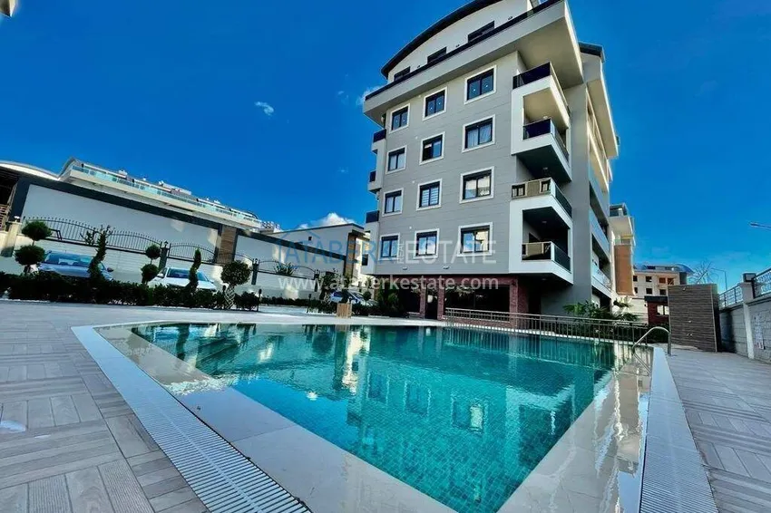 Penthouse duplex 3+1 w Oba, Alanya — meble, oddzielna kuchnia, przeszklony balkon 2 