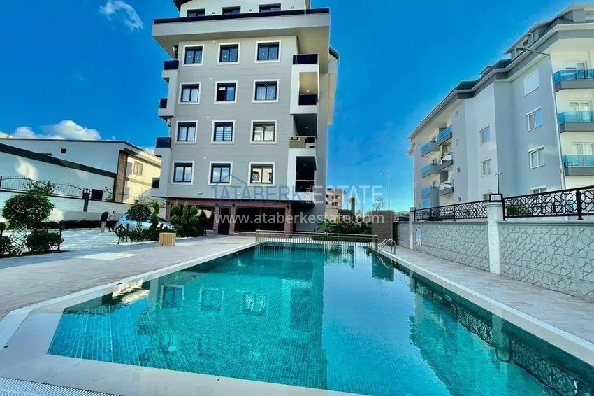 Penthouse duplex 3+1 w Oba, Alanya — meble, oddzielna kuchnia, przeszklony balkon 3 