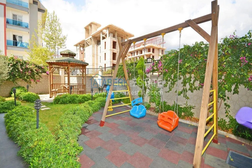 Penthouse duplex 3+1 w Oba, Alanya — meble, oddzielna kuchnia, przeszklony balkon 4 