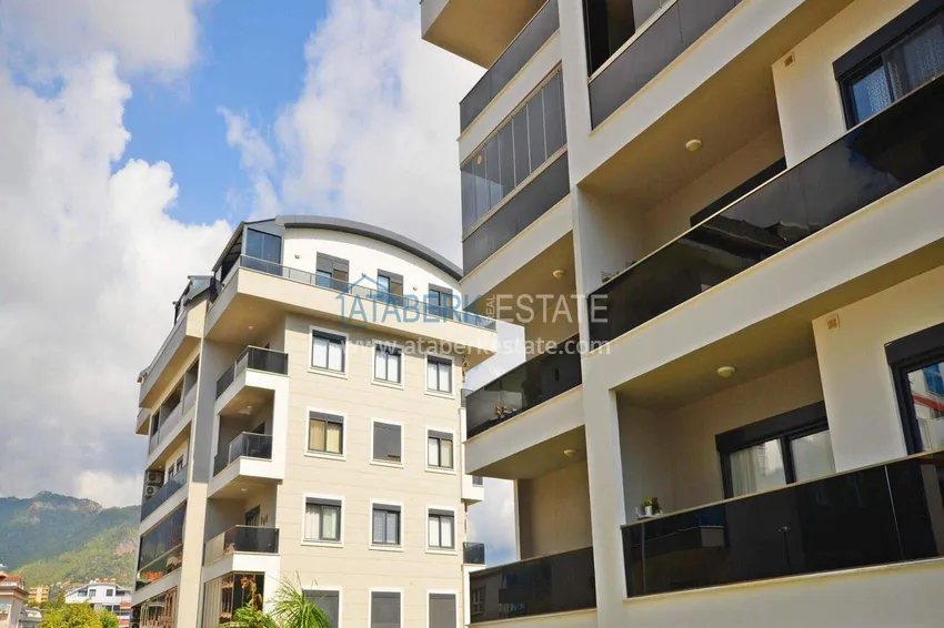 Penthouse duplex 3+1 w Oba, Alanya — meble, oddzielna kuchnia, przeszklony balkon 8 