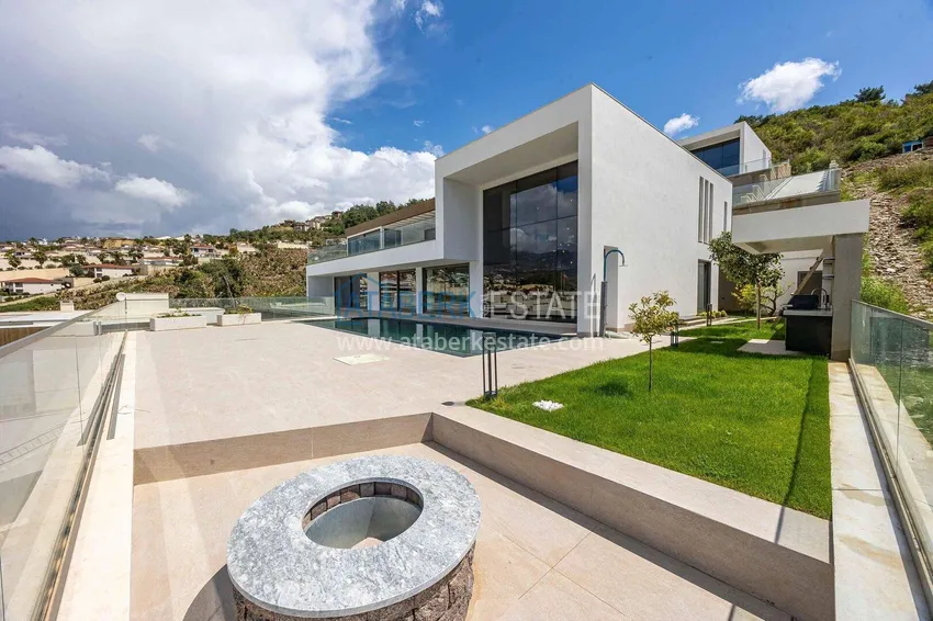 Premium 4+1 villa with panoramic views in Kargicak - fully furnished, suitable for citizenship 12