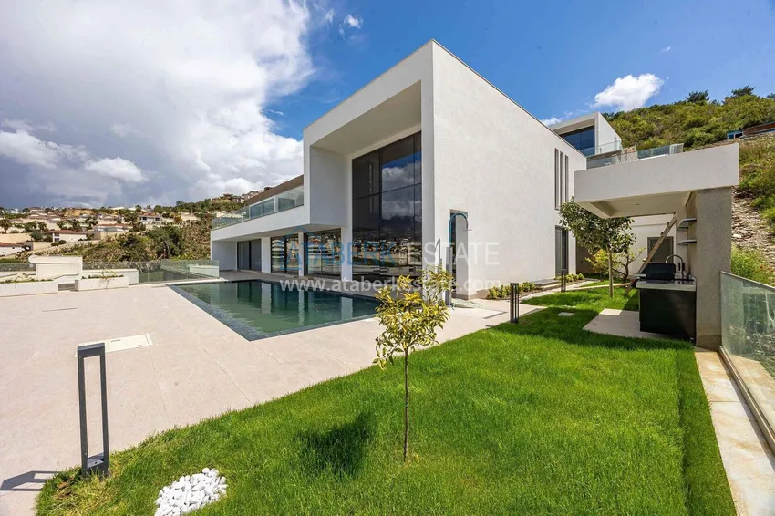 Premium 4+1 villa with panoramic views in Kargicak - fully furnished, suitable for citizenship 13