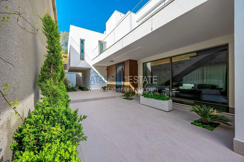 Premium 4+1 villa with panoramic views in Kargicak - fully furnished, suitable for citizenship 25