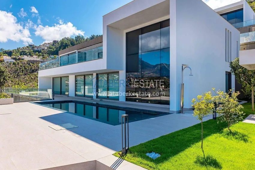 Premium 4+1 villa with panoramic views in Kargicak - fully furnished, suitable for citizenship 15