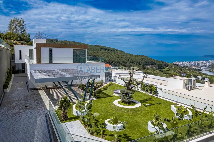 Premium 4+1 villa with panoramic views in Kargicak - fully furnished, suitable for citizenship 9