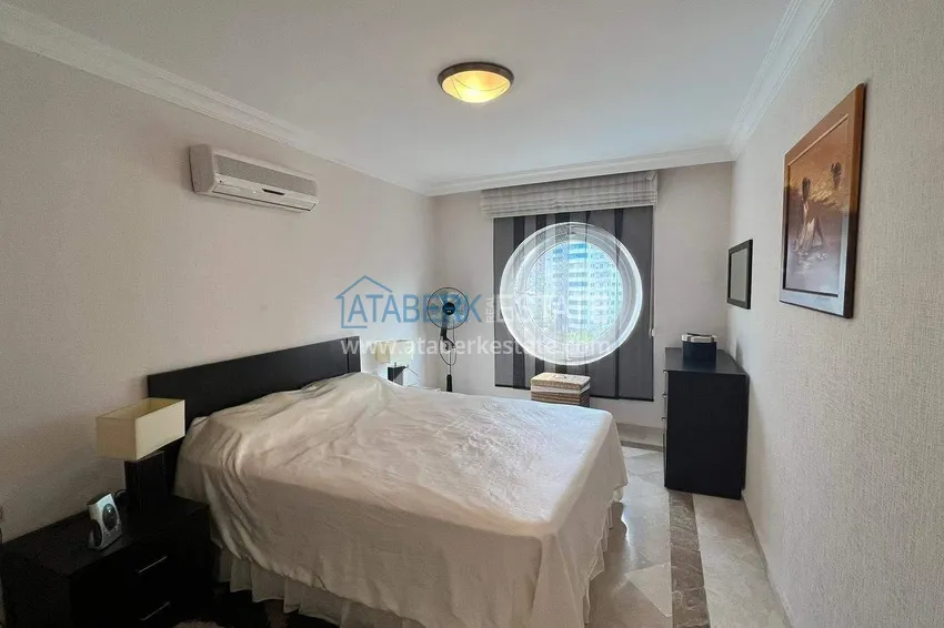 Purchase 2+1 apartment in Mahmutlar - 130 m², furnished, spacious balcony 15
