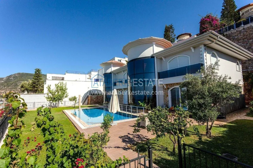Private 5+2 villa in the center of Alanya, Bektash district — furnished and with panoramic views 1
