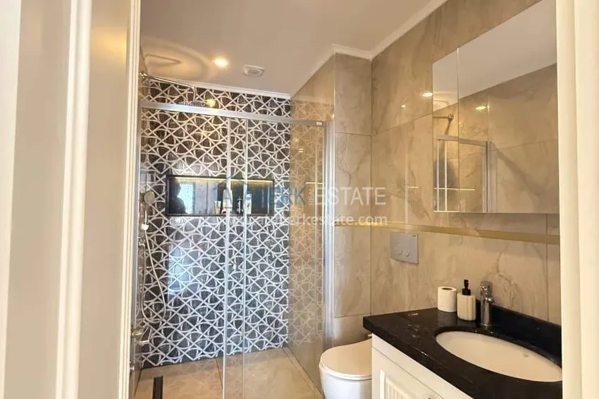 Purchase Real estate in the center of Alanya - 1+1 apartment with a view of the fortress and the sea near Cleopatra beach 9