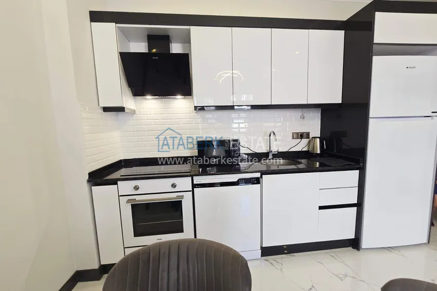 Purchase 1+1 apartment in the center of Alanya — furnished by the owner, Cleopatra beach area 4