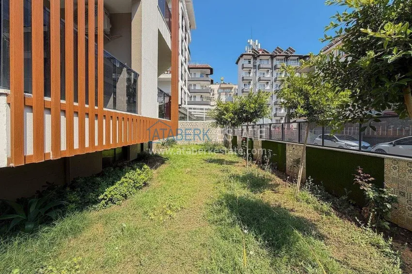 Panoramiczny dwupoziomowy penthouse 4+1 w centrum Alanyi — pierwszy nadbrzeżny, odpowiedni dla obywatelstwa 10 