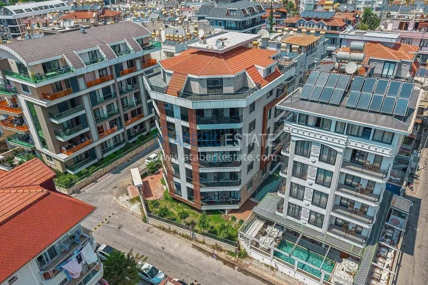 Panoramiczny dwupoziomowy penthouse 4+1 w centrum Alanyi — pierwszy nadbrzeżny, odpowiedni dla obywatelstwa 2 