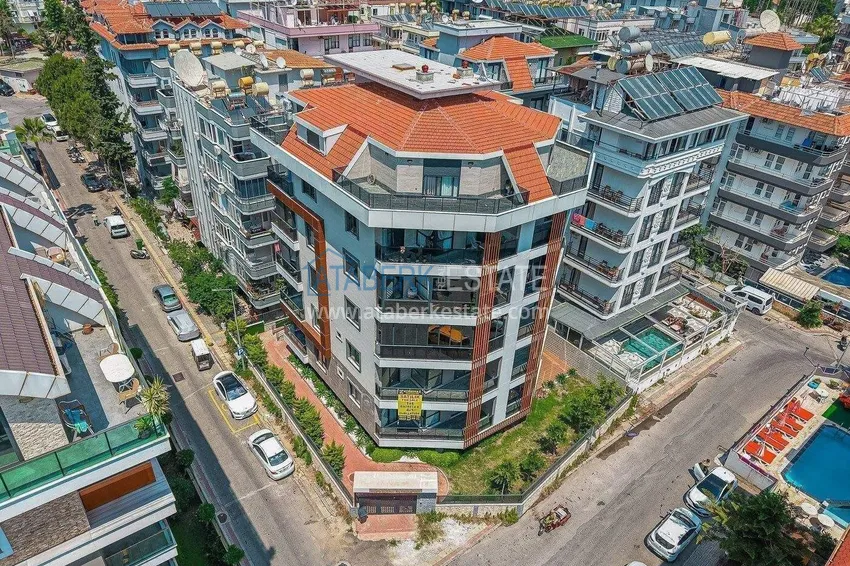 Panoramiczny dwupoziomowy penthouse 4+1 w centrum Alanyi — pierwszy nadbrzeżny, odpowiedni dla obywatelstwa 3 