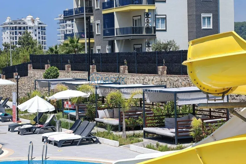 Apartament pod klucz z 1 sypialnią i przeszklonym balkonem w Alanya w dzielnicy Avsallar. Dostępna jest rata 14