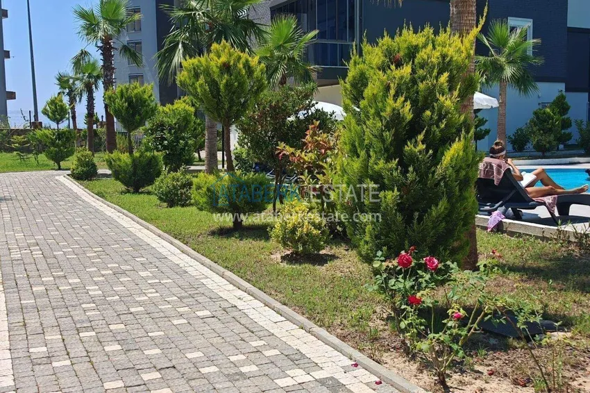 Apartament pod klucz z 1 sypialnią i przeszklonym balkonem w Alanya w dzielnicy Avsallar. Dostępna jest rata 18