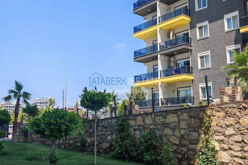 Apartament pod klucz z 1 sypialnią i przeszklonym balkonem w Alanya w dzielnicy Avsallar. Dostępna jest rata 22
